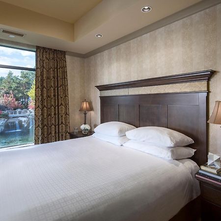 The Royal Kelowna - Bellstar Hotels & Resorts Eksteriør bilde