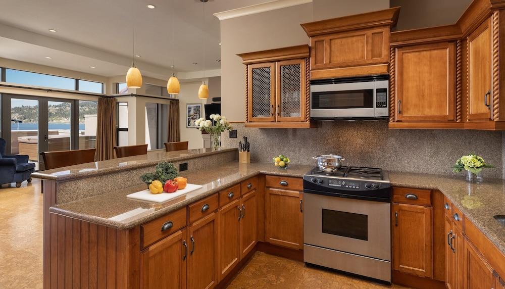 The Royal Kelowna - Bellstar Hotels & Resorts Eksteriør bilde